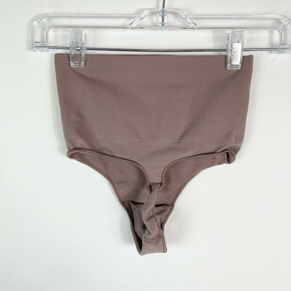 Skims NWOT Umber Core Control Thong Underwear Size XS - Picture 4 of 5